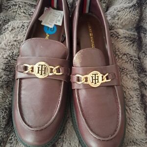 Tommy Hilfiger Burgundy Loafers with Gold Accent